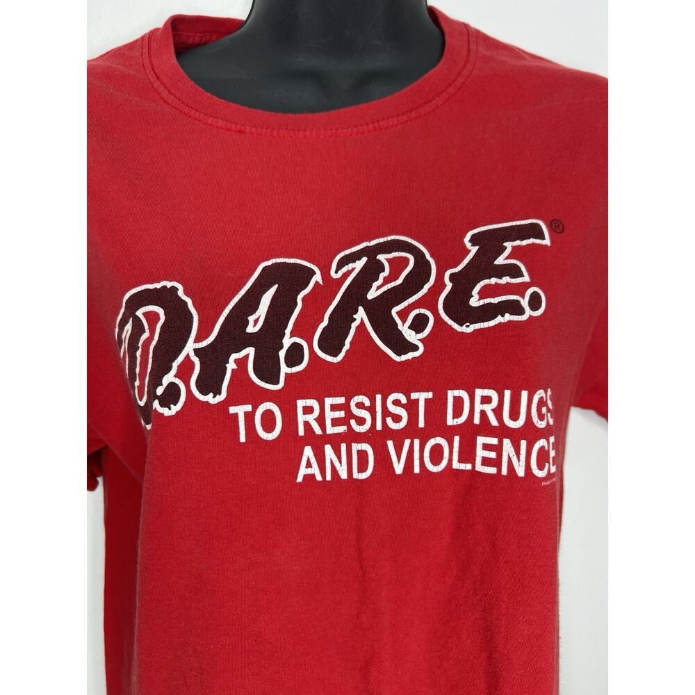 Vintage Dare Shirt Red Resist Drugs Fruit of the Loom Silver Y2K 90s Size Small - Picture 4 of 12